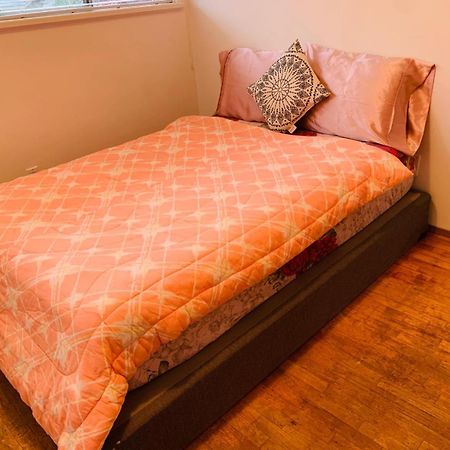 Cosy Romantic Stay In Surrey- Walking Distance From Guildford Town Centre Exterior foto